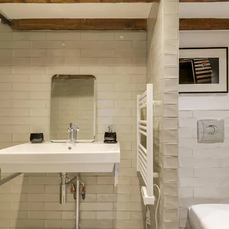 Superb Designer Loft In The Heart Of Paris! Apartment Paris